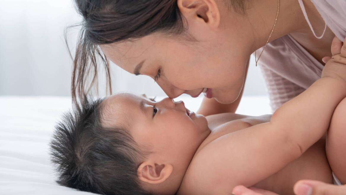 Hiểu Sự Phát Triển Của Nhũ Nhi Trong Năm Đầu Đời